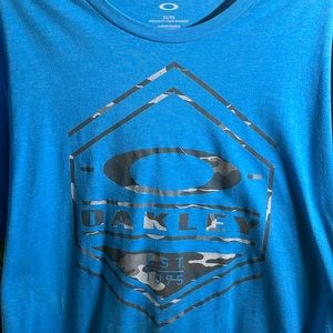 Oakley t-shirt
